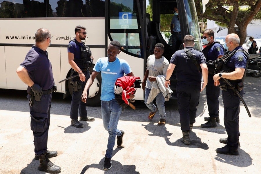 Greece to Build Three New Migrant Centers in Crete