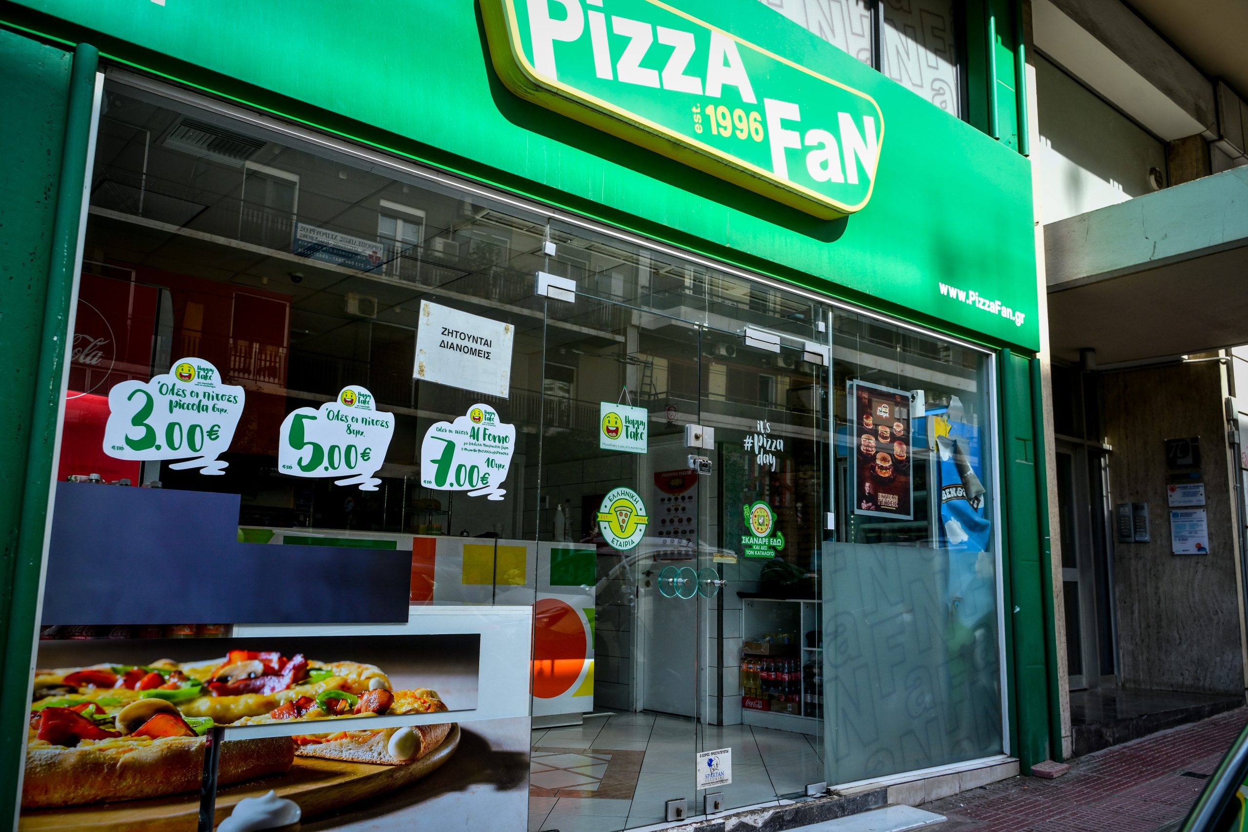 Greece: &euro;1.1M Hidden Behind Brick Wall as 21 Arrested in &euro;25M Pizzeria Tax Fraud Case